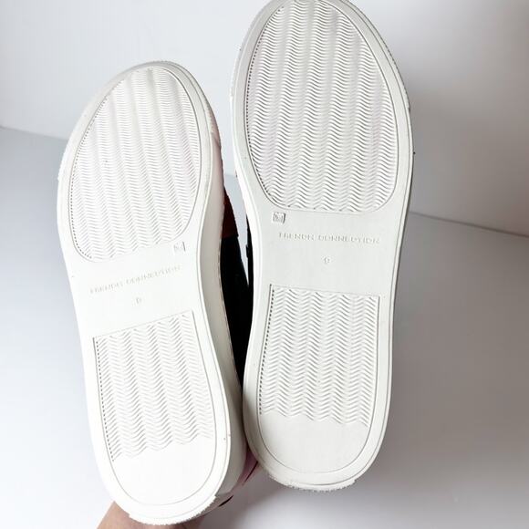 FRENCH CONNECTION SIMMON RED BLACK WHITE SNEAKER SIZE 9 NO BOX - Picture 2 of 5